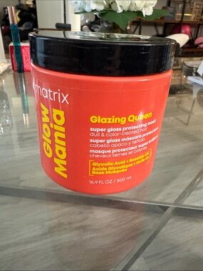 Matix Glow Mania Glazing Queen Hair Mask - Red, Black, Yellow